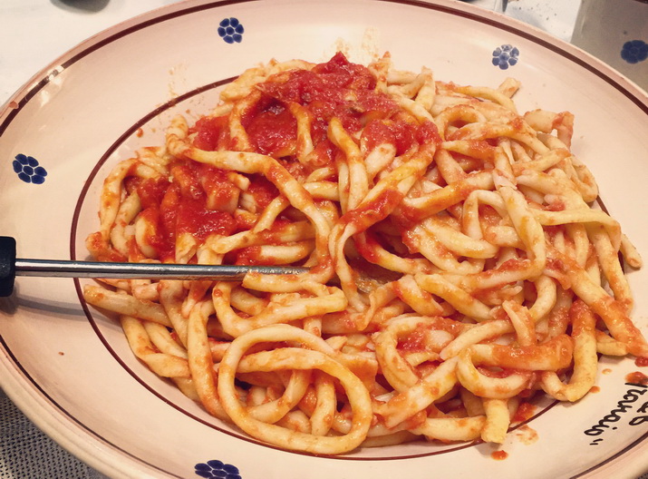 maccheroni al ferretto cucinati dalle signore del paese di civita