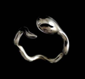 2. GIOIELLI DI BETONY VERNON - SPERM RING. Questo Sperm Ring è una celebrazione della vitalità sessuale. Il suo design simboleggia e celebra i piaceri della vita, tra cui il sesso, gli orgasmi, l'amore, il desiderio e l'intimità. Gli anelli possono essere acquistati sia come set sia indossati singolarmente o sovrapposti tra loro in due, tre o più ... Potete condividere il set con un amante per aumentare il vostro legame. I gioielli di Betony sono diventati oggetti di culto per numerose celebrità ed icone di stile in tutto il mondo, del calibro di Lady Gaga, Angelina Jolie e Vincent Cassel. Betony Vernon ha scelto ZouZou come suo unico punto vendita in Italia.