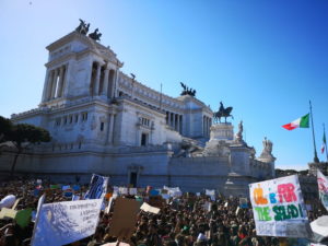 Il corteo di Roma. Foto: thewanderlustbackpackers