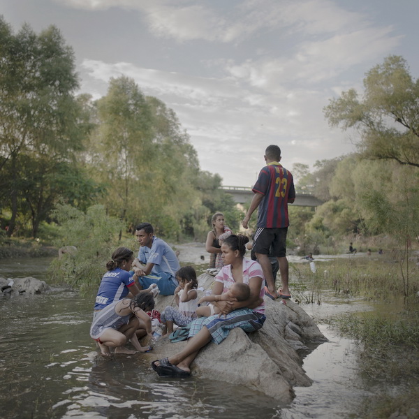 Pieter Ten Hoopen, Agence Vu/Civilian Act, The Migrant Caravan